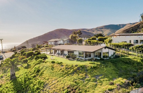 Western Malibu House | Cliffridge by AvantStay Lush Malibu Hills Estate w/ Breathtaking Ocean Views
