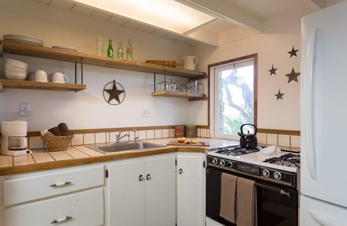 Paso Robles House | Coach House Cottage in heart of wine region with vineyard views