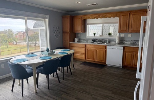 Crescent City House | Coastal Calm-New Home Near Beach, town & Redwoods