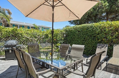 East Beach Apartment | Coastal retreat with patio, sun deck, & kitchenette - 2-minute walk to beach