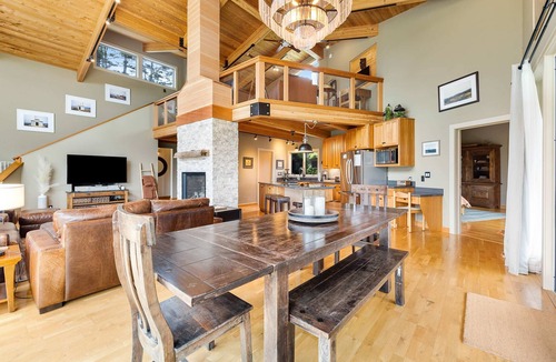 Sea Ranch House | Coastal Sea Ranch retreat with hot tub & fireplace