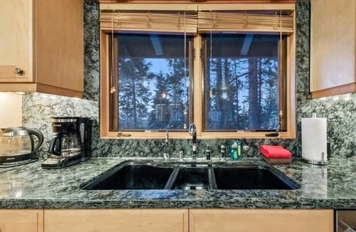 Montgomery Estates Cabin | Cold Creek Lodge: Hot Tub, AC, Game Room, Heavenly