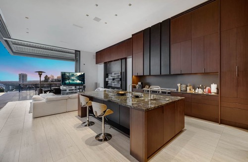 Hollywood Hills West Villa | Collingwood - Modern Architectural Home with Spectacular Views