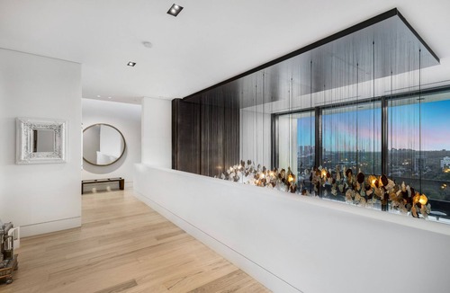 Hollywood Hills West Villa | Collingwood - Modern Architectural Home with Spectacular Views