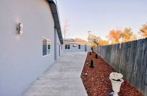 West Davis Manor House | Colusa Commons 4 BR 3 BA near UC Davis