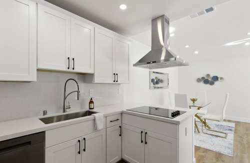 West Davis Manor House | Colusa Residence: 4BR 3BA near UC Davis