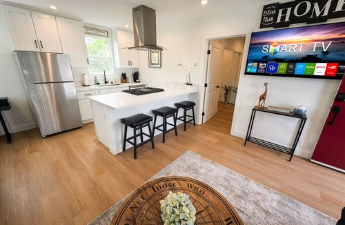 Burbank Apartment | Comfort and Style - Newer 1 Bedroom in Burbank, near Disney, Warner Bros & Hollywood Attractions!