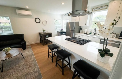 Burbank Apartment | Comfort and Style - Newer 1 Bedroom in Burbank, near Disney, Warner Bros & Hollywood Attractions!