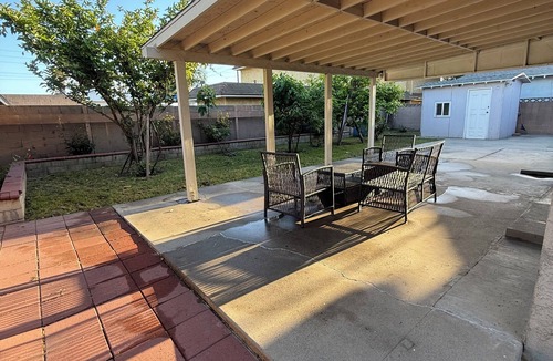 Garden Grove House | Comfortable Family Home: Spacious 3BR with Laundry & Kitchen