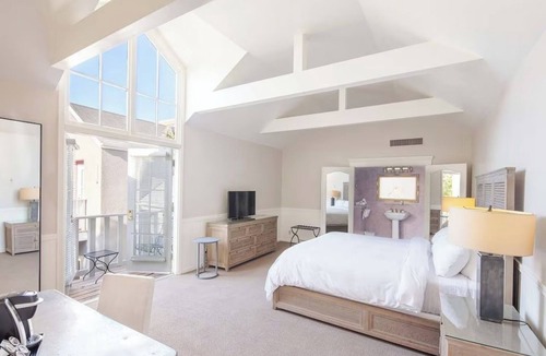 Santa Rosa Hotel | Comfortable Yet Adventurous Junior Suite Near Trails, Tasting Rooms + Local Eats