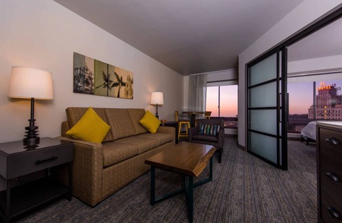 Cortez Hill Hotel | Comic-Con friendly, Upscale suite in Gas Lamp, Marriott Pulse Club!