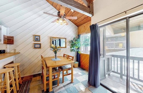 Majestic Pines Condo | Condo near the lifts & golf with access to a pool & hot tub