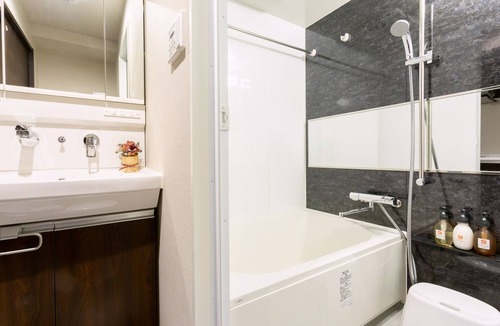 Konohana Apartment | Consecutive Night Plan A great plan for those staying for 2 nights or more Superior Triple - Superior Triple 401/Osaka Ōsaka