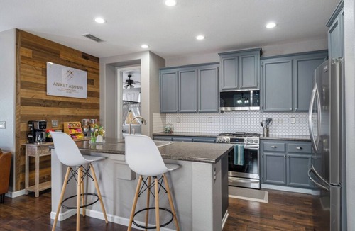 Olivehurst House | Cosy Retreat w/Hot Tub/Gm Rm/BBQ/EV charger/Toyota Amphitheater & Hard Rock