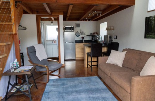 Eureka Apartment | Cottage near Zoo, Beaches, Hospitals, and Redwood Forests