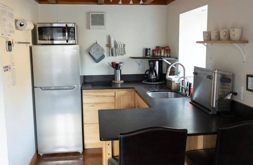 Eureka Apartment | Cottage near Zoo, Beaches, Hospitals, and Redwood Forests