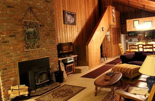 Gold Run Cabin | Country Cabin with Spa Hot Tub and Private Deck near Rollins Lake in California