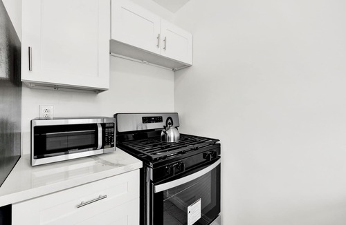 Pico Apartment | Cozy 1-bedroom apartment in terrific Santa Monica AC, WiFi, Free Parking Laundry