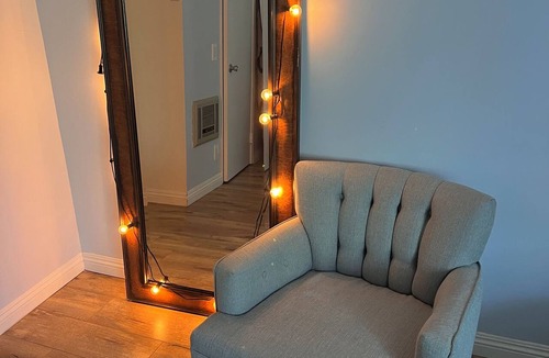 Winnetka Apartment | Cozy 1-bedroom apartment in welcoming Winnetka with AC