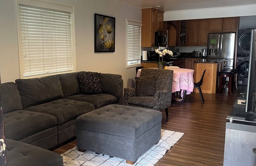 Palms Apartment | Cozy 1-bedroom studio in charming Los Angeles with AC