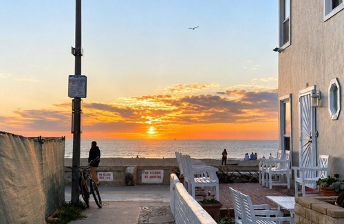 Mission Beach House | Cozy 1BD Bungalow 4 Houses from Beach w/Deck & AC