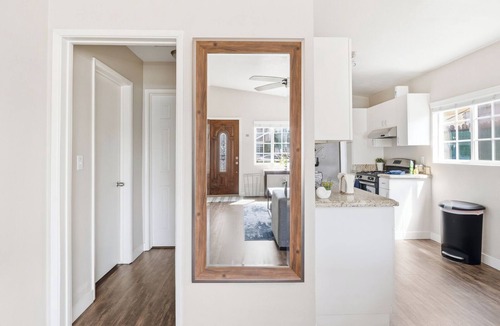 Lawndale House | Cozy 2BR Front House - Near SoFi LAX Beaches - Sleeps 5
