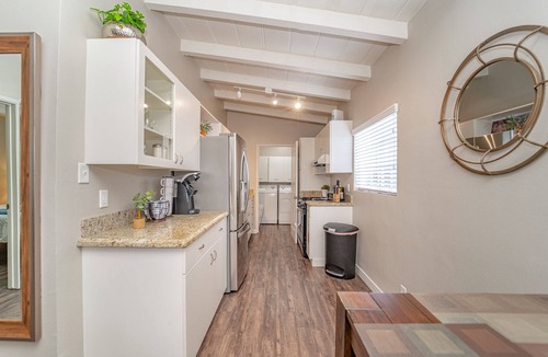Lawndale House | Cozy 2BR Front House - Near SoFi LAX Beaches - Sleeps 5