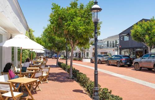 Balboa Peninsula House | Cozy 2Br Upstairs Cottage Steps From Sand In Prime Location By Beachview Rentals