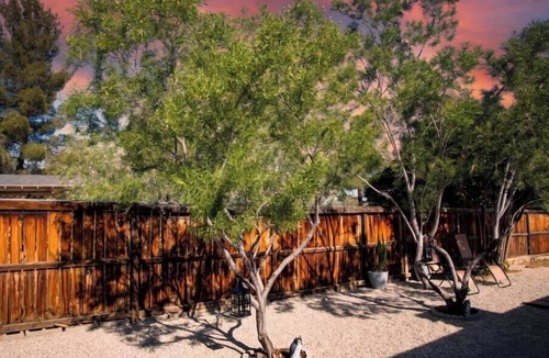 Pearblossom Cabin | Cozy 3-bedroom cabin in serene Pearblossom with AC