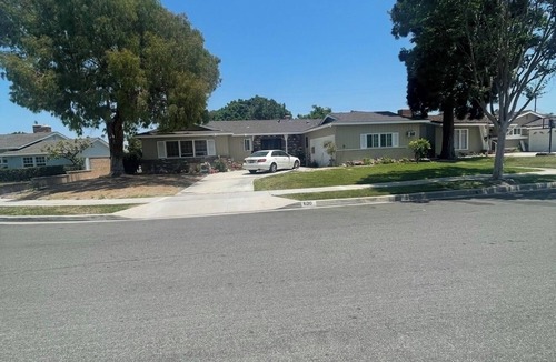 Anaheim Colony Historic District House | Cozy 3-bedroom private guest house in fabulous Anaheim with cool AC