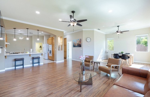 Folsom House | Cozy 3BR House: Family & Pet Friendly, Lovely Backyard, Fast WiFi, Free Parking