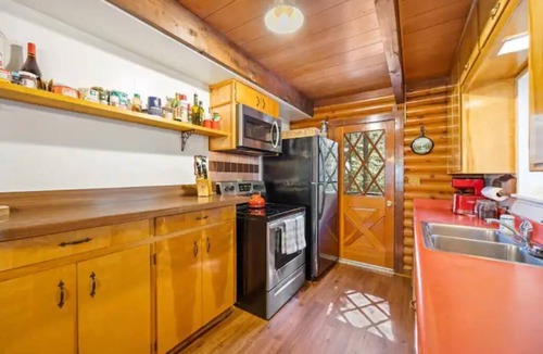 Serene Lakes House | Cozy 4 BR Cabin in North Lake Tahoe's Serene Lakes