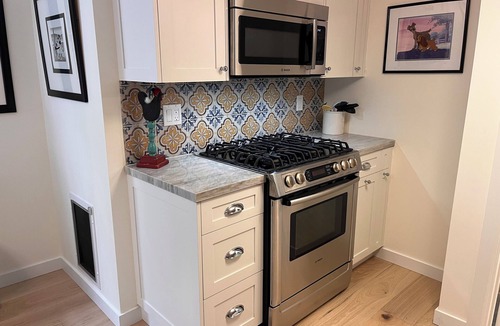 Northwest Carmel Apartment | Cozy ADU in Carmel in Carmel by the Sea, walk to Ocean Ave and the beach.