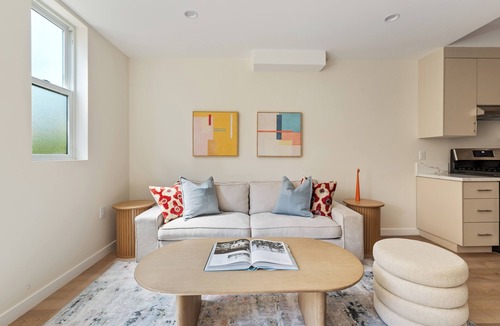 Downtown Apartment | Cozy, Bright and Airy 1 BR Gem in Glendale