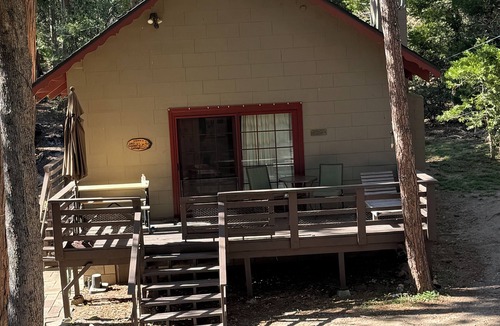 Idyllwild Cabin | Cozy cabin in the woods - Close to the arts/music & village, Pet friendly, Wifi