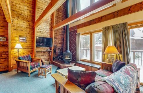 Serene Lakes House | Cozy cabin in the heart of nature with wood fireplace deck & loft
