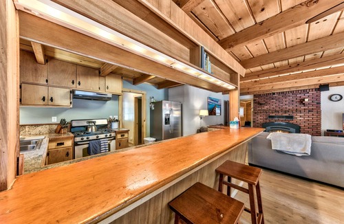 South Lake Tahoe Cabin | Cozy cabin in South Lake Tahoe for long-term stays