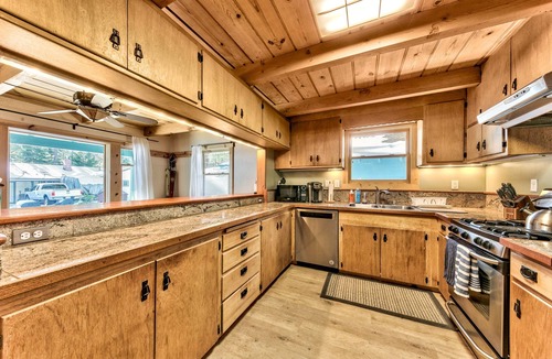 South Lake Tahoe Cabin | Cozy cabin in South Lake Tahoe for long-term stays