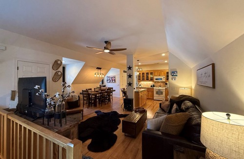 Chester Cabin | Cozy Cabin with Hot Tub and Game Room