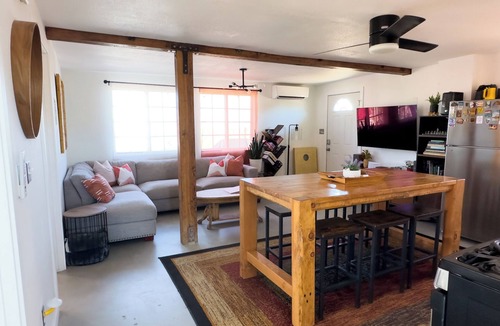 Landers Cabin | Cozy Cabins w/Hot Tub, Mini Golf, Movie Theatre, Stargazing, Private 2.5 Acres