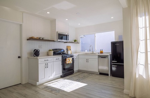 Lake Forest House | Cozy Coastal Feel Home
