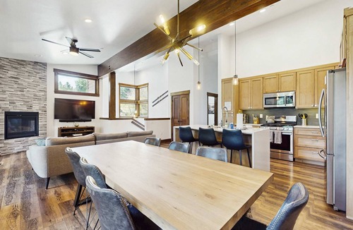 Truckee Condo | Cozy & contemporary townhome with two decks - close to town & outdoor fun