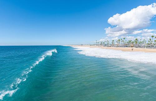 Balboa Peninsula House | Cozy Cottage W Ac, Stylish Interior, One House From Beach By Beachview Rentals