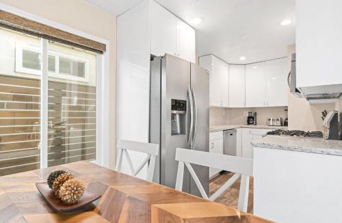 Balboa Peninsula House | Cozy Cottage W Ac, Stylish Interior, One House From Beach By Beachview Rentals