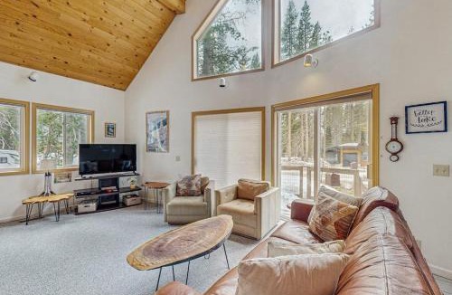 Soda Springs House | Cozy dog-friendly getaway with wood stove & washer&dryer