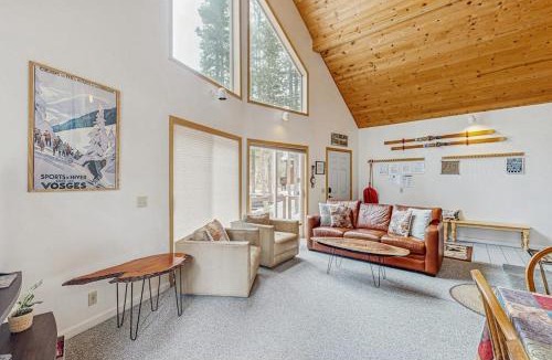 Soda Springs House | Cozy dog-friendly getaway with wood stove & washer&dryer