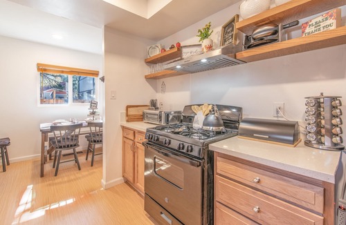 Woodlands House | Cozy Family Mountain Home! Quarter acre property!