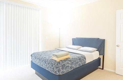 Orange Apartment | Cozy Home Close to Disney