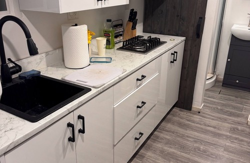 Canoga Park Apartment | Cozy Loft for Solo Stay Workspace at West Hills and private internet modem