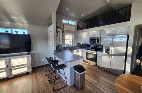 Lower Lake House | Cozy Lower Lake Retreat. 2BR + Loft, AC, Near Wineries & Trails!